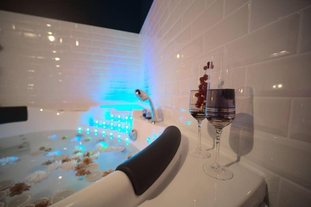luxury room jacuzzi centre ville haut de gamme Mulhouse Extérieur photo