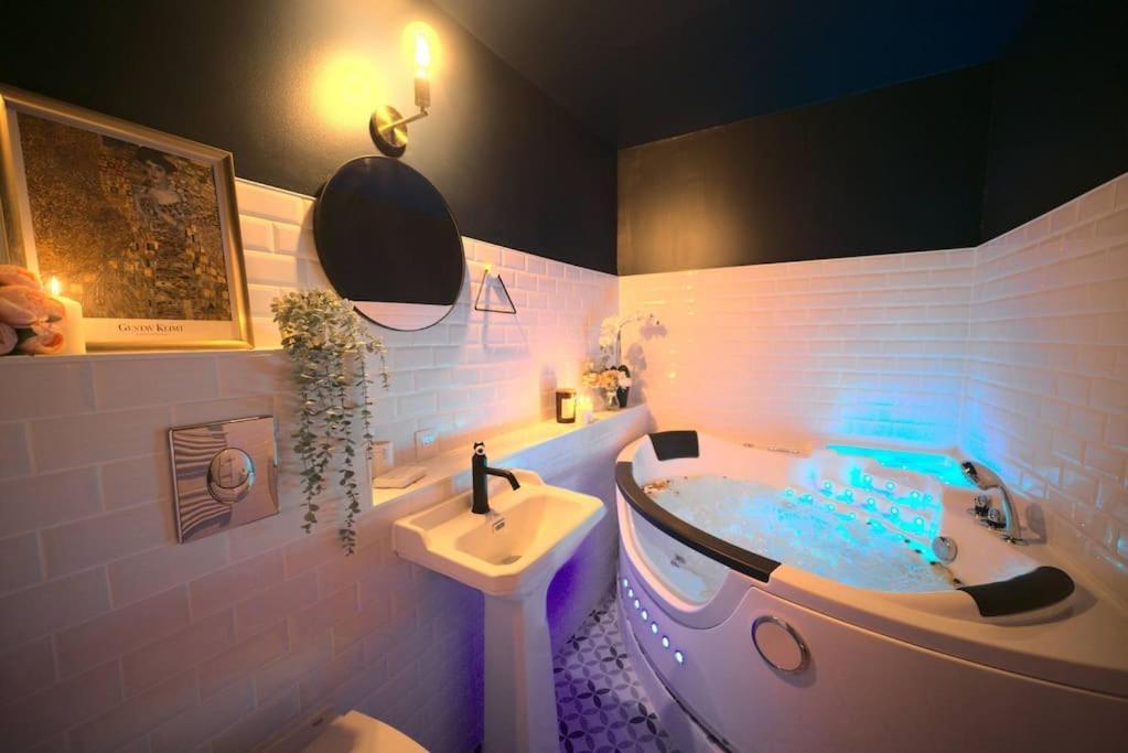 luxury room jacuzzi centre ville haut de gamme Mulhouse Extérieur photo